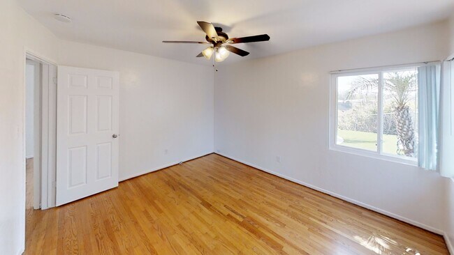 Building Photo - 5321 E Falls View Dr