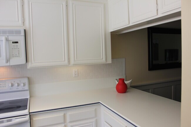 Building Photo - 36 El Toro Dr