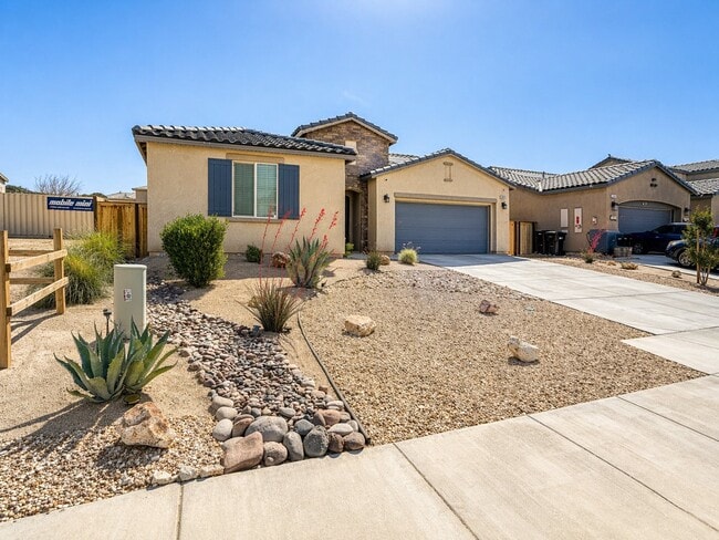 Building Photo - 2030 Boxwood St