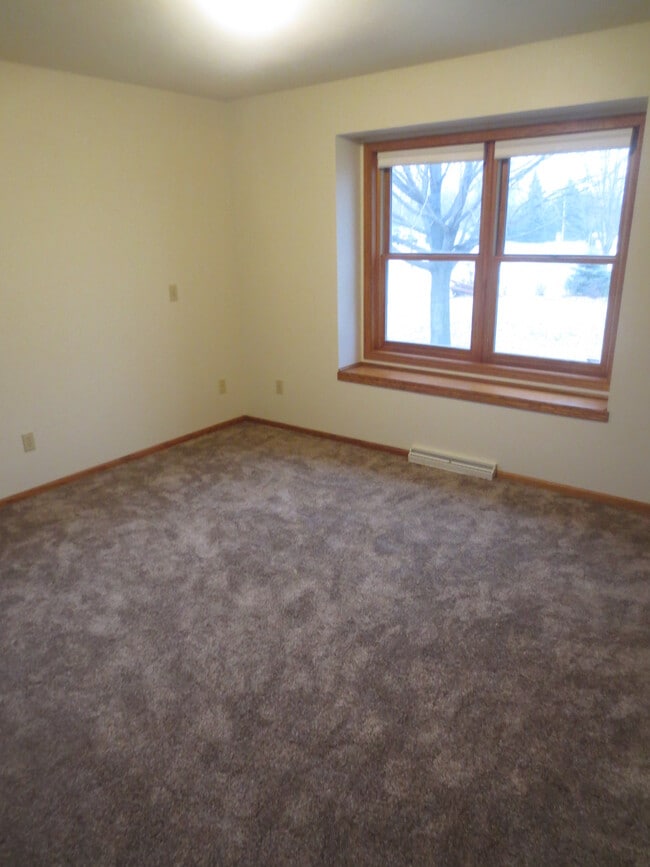 Building Photo - 409 Knights Ave