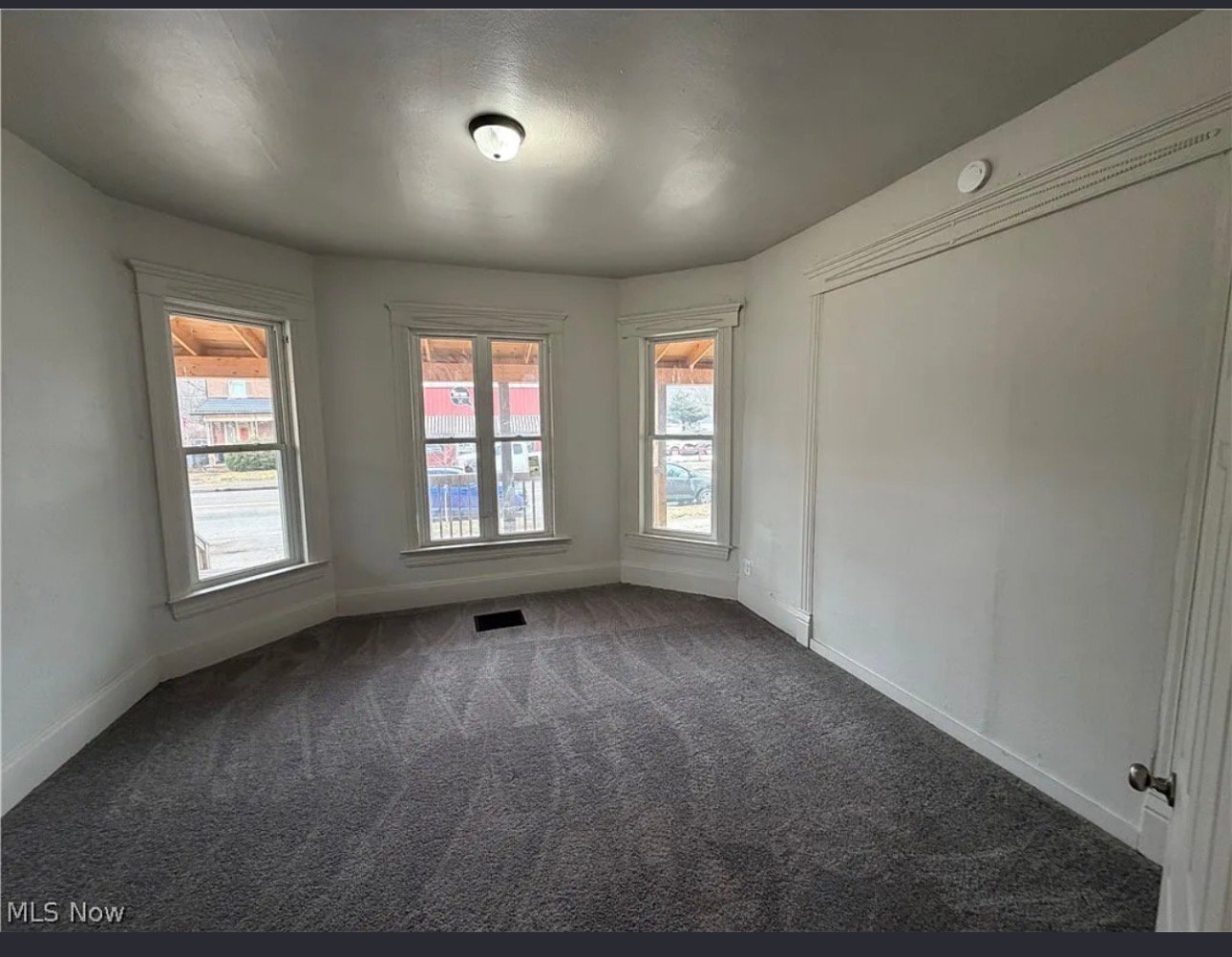 Building Photo - 731 Putnam Ave