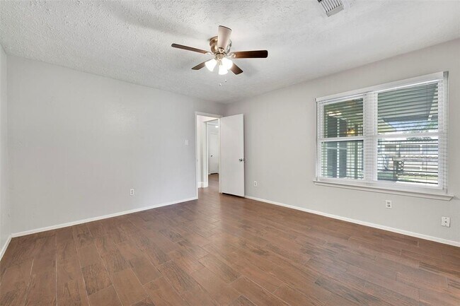 Building Photo - 2502 Ewell Dr