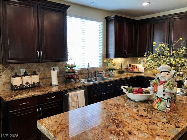 Building Photo - 1169 Midori St