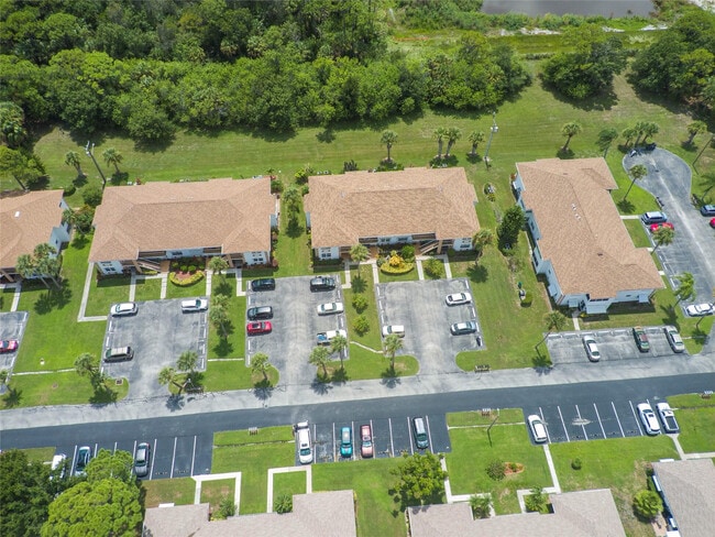 Building Photo - 1217 S Lakes End Dr