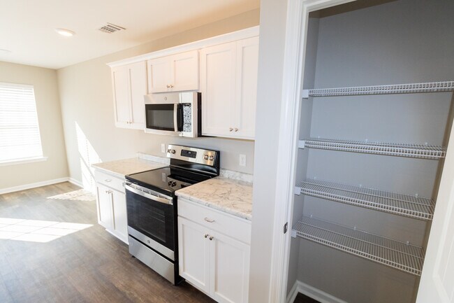 Building Photo - 123 Callaway Cres