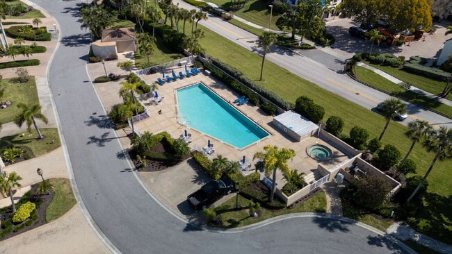 Building Photo - Luxury Furnished Longboat Key Retreat with Private Beach Club Access & Golf Course Views Remodele...