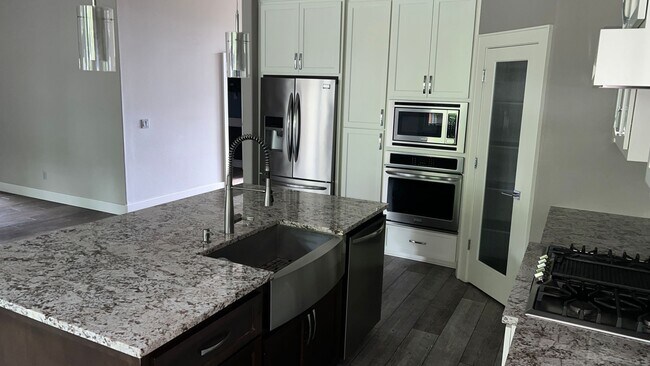 Building Photo - VIDEOTOUR: Executive-Style Custom Home, Incredible Quality! PETS WELCOME