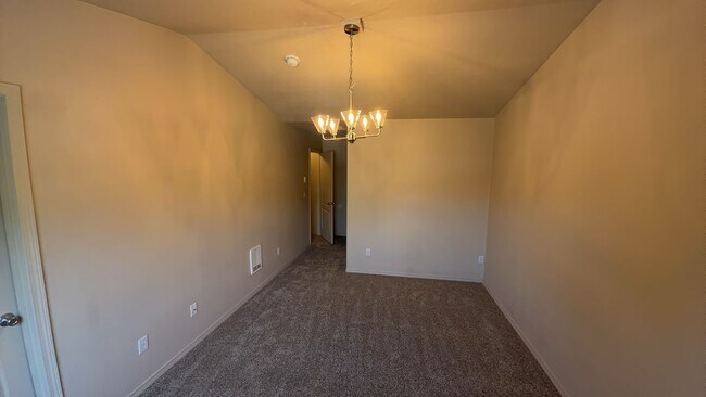 Building Photo - 1398 NE Elk Ct