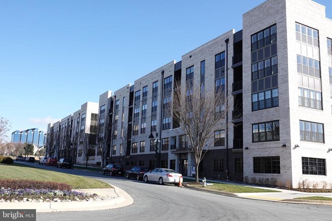 Building Photo - 210 Decoverly Dr