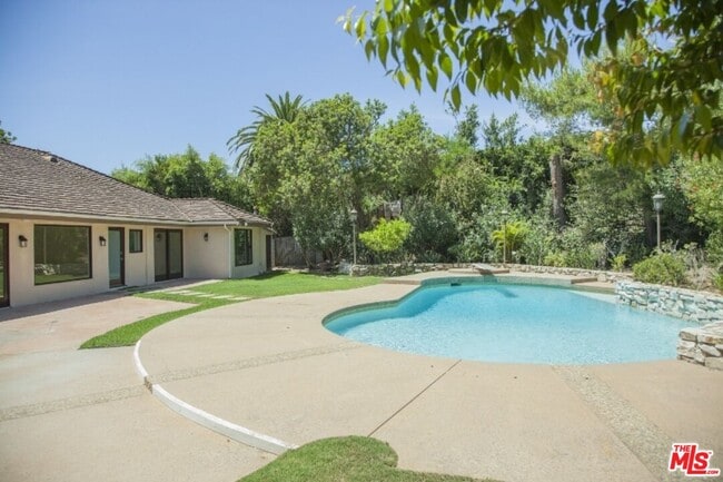 Primary Photo - 17965 Seabreeze Dr