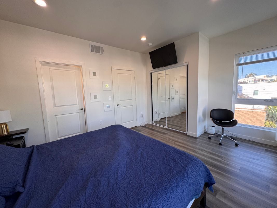 Building Photo - 2625 Somerset Dr