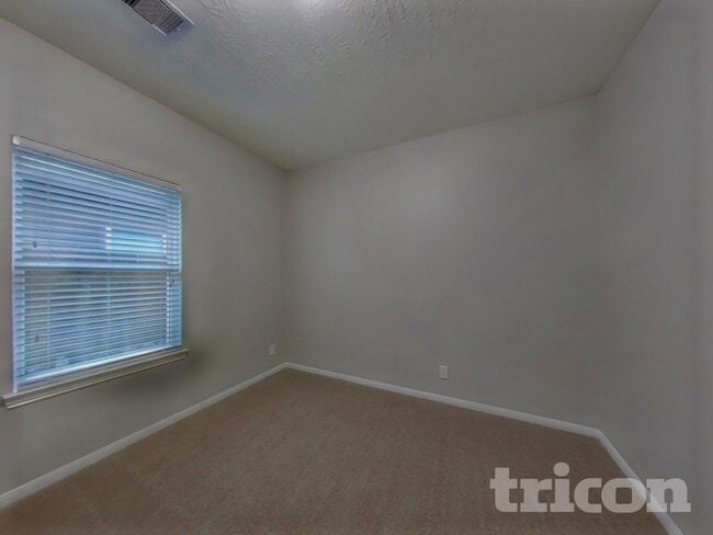 Building Photo - 210 Pequin Rd