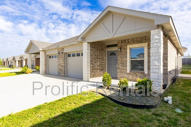 Building Photo - 3505 Abraham Dr