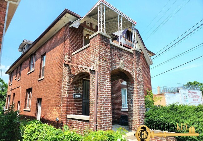 Building Photo - 14613-14615 Mettetal St