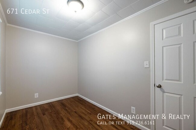 Building Photo - 671 Cedar St