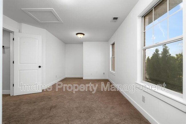 Building Photo - 2071 W Crescent Row