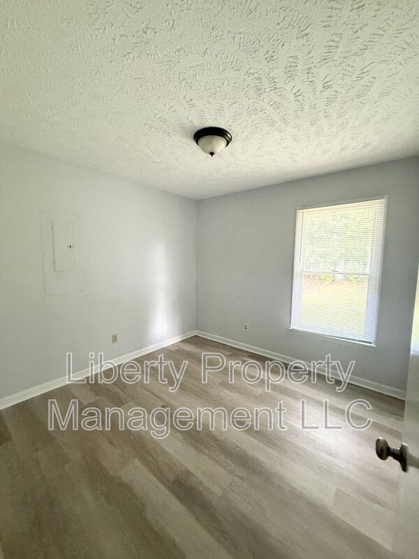 Building Photo - 1222 Skyline Dr