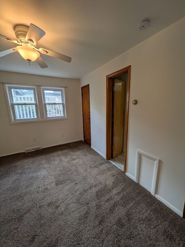 Building Photo - 725 Chartiers St