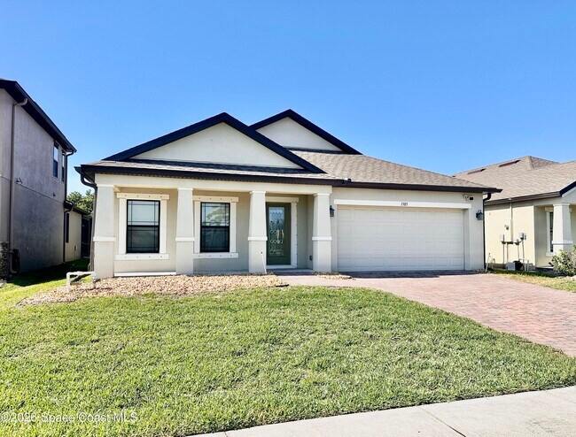 Building Photo - 1385 Fuji Dr