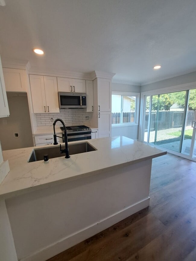 Building Photo - Beautifully Remodeled Home for Rent – Prim...