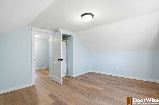 Building Photo - Charming 4-Bed Newberg Home!