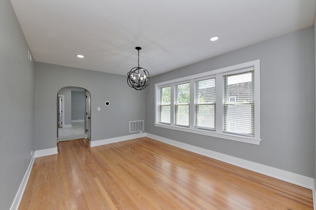 Building Photo - 5439 N Campbell Ave