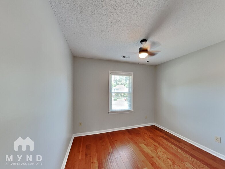 Building Photo - 4012 Iron Horse Rd