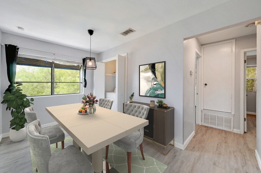 Building Photo - 809 Bracewood Cir