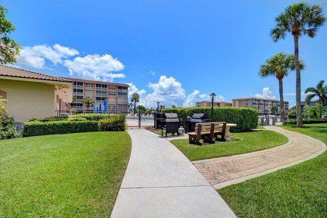Building Photo - 2717 Florida Blvd