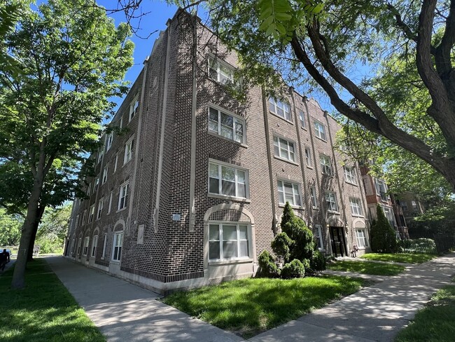 Primary Photo - 2122 W Arthur Ave