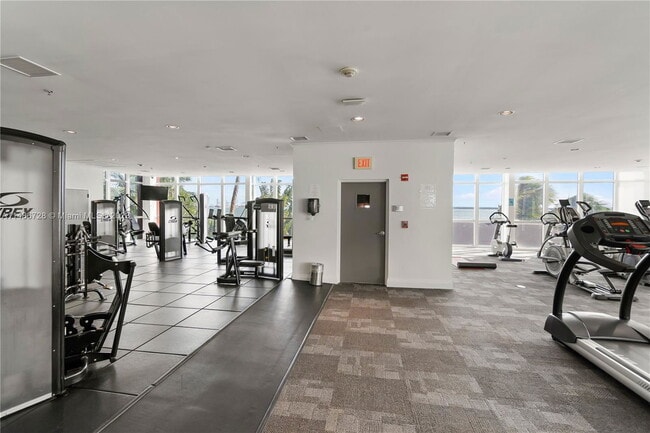 Building Photo - 1155 Brickell Bay Dr