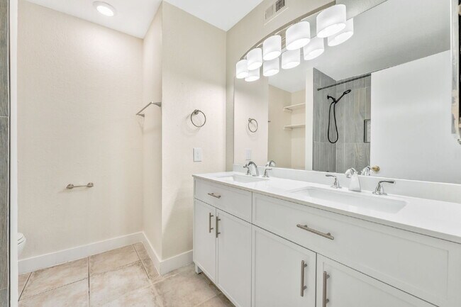 Building Photo - FULLY REMODELED UPSTAIRS CONDO | 3 BEDROOM | GRANITE COUNTERS | LAKE MEAD & JONES