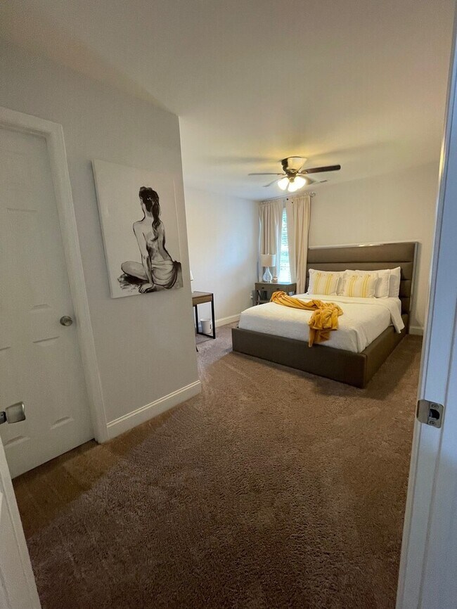 Building Photo - Beautifully Furnished 4-Bedroom Home with ...