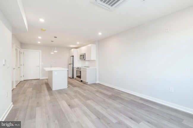 Building Photo - 3449 Scotts Ln