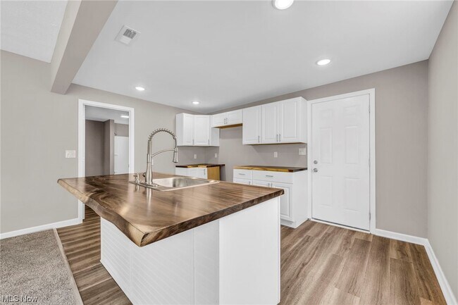 Building Photo - 3874 W 37th St