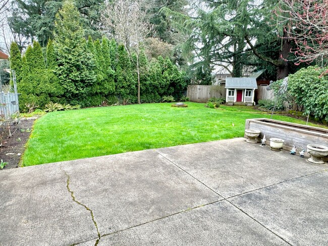 Building Photo - Linwood Neighborhood, Milwaukie Home on Qu...