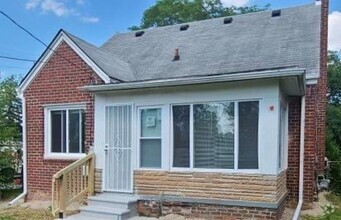 Building Photo - Renovated 3-Bedroom Home – We Welcome Sect...