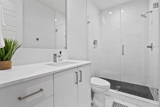 Building Photo - 4305 Roseland Ave