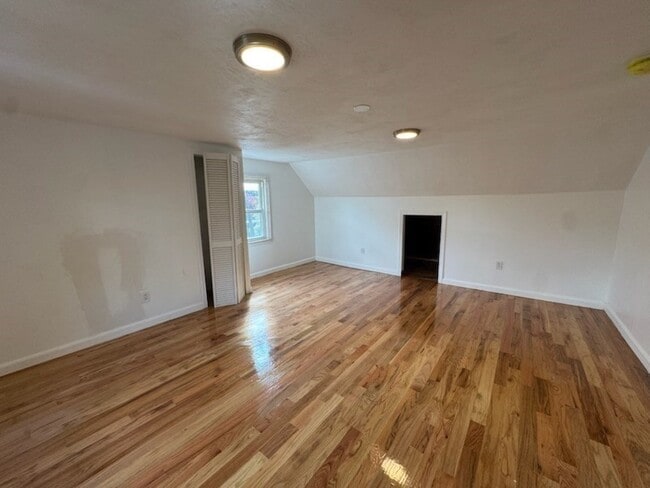 Building Photo - 208 Green St