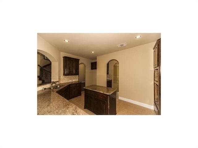 Building Photo - 12060 Grandview Dr