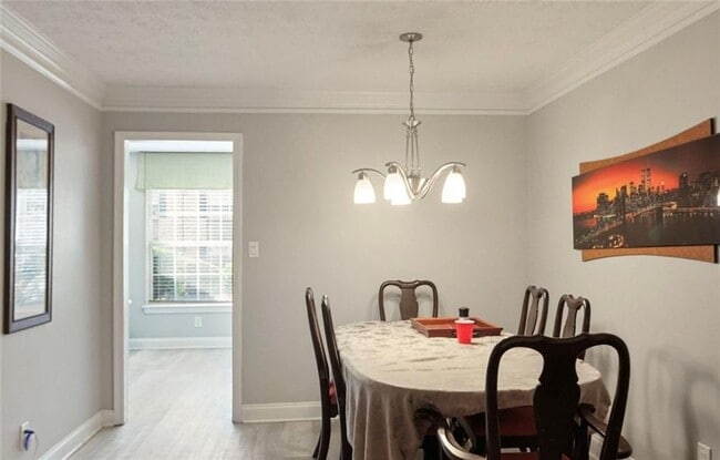 Building Photo - 6980 Roswell Rd