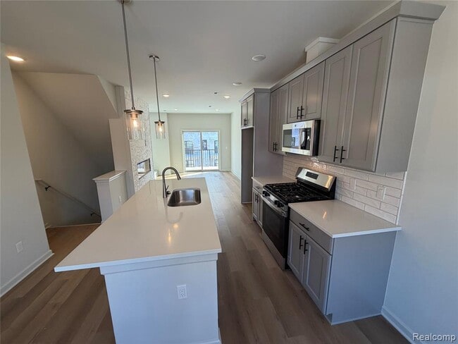 Building Photo - 23614 Parkview Ln