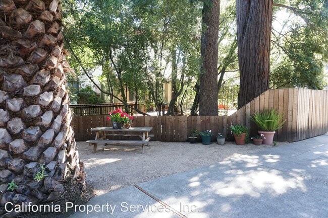 Building Photo - 1441-1445 Bellevue Ave