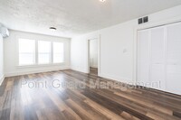 Building Photo - 423 N Emporia Ave