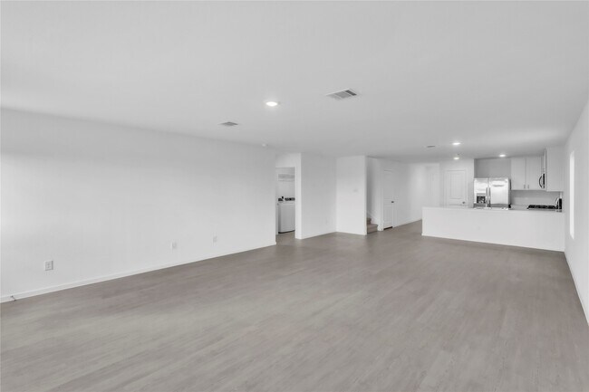 Building Photo - 27627 Village Cir Dr