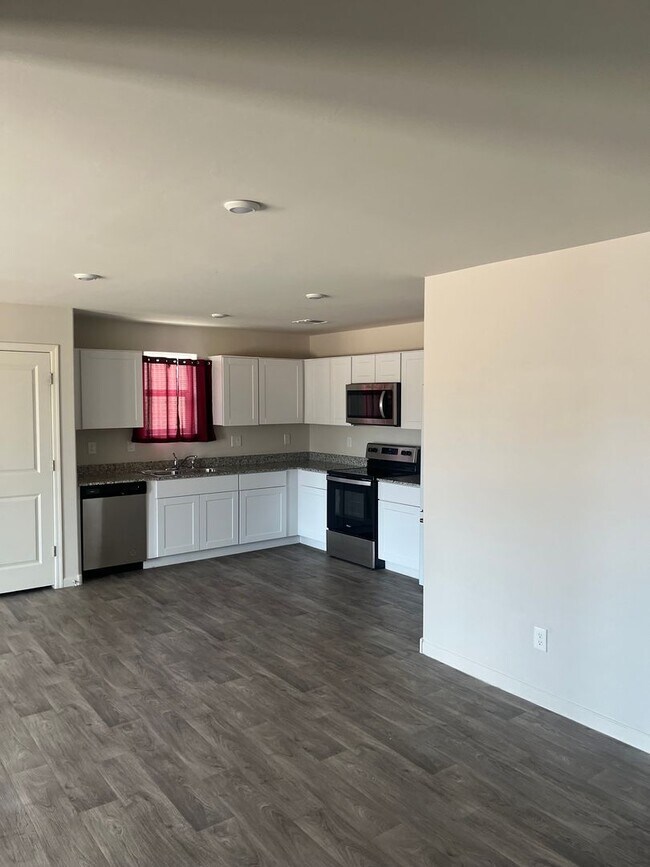 Building Photo - Beautiful Home In Benson, Perfectly Locate...