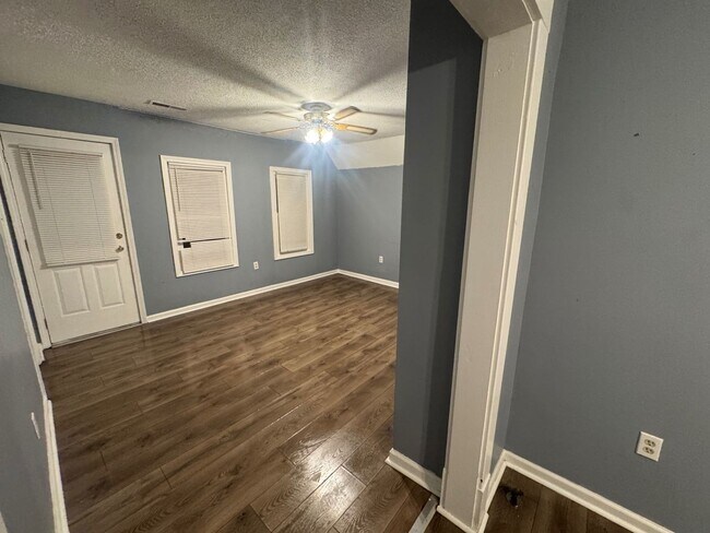 Building Photo - 7602 Wentworth Ave