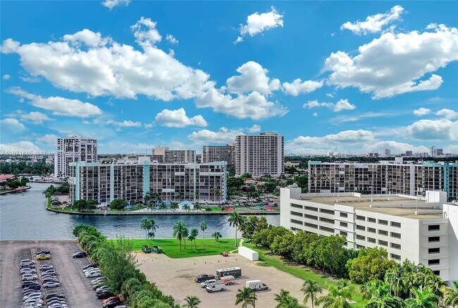 Building Photo - 3725 S Ocean Dr