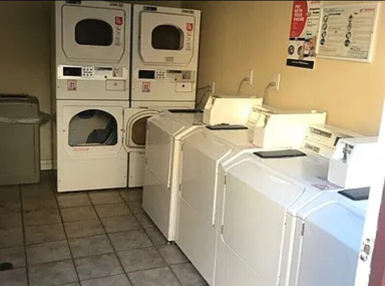 Building Photo - 620 E Lexington Ave