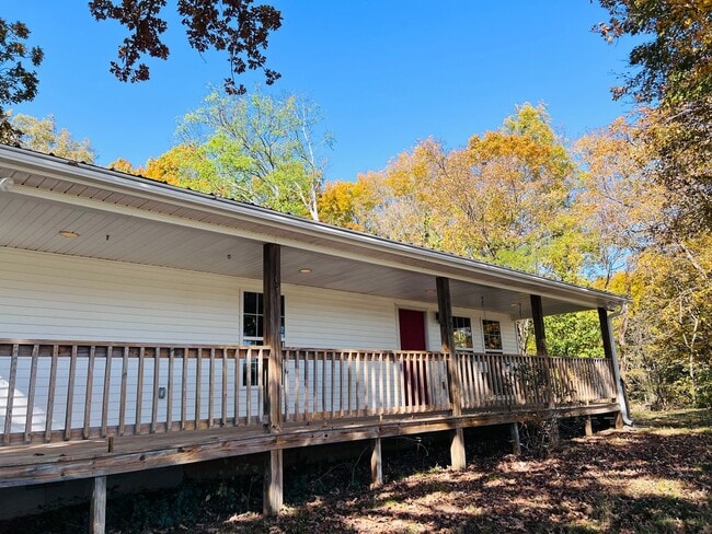 Building Photo - 2 bed 1.5 Bath Single Family Home